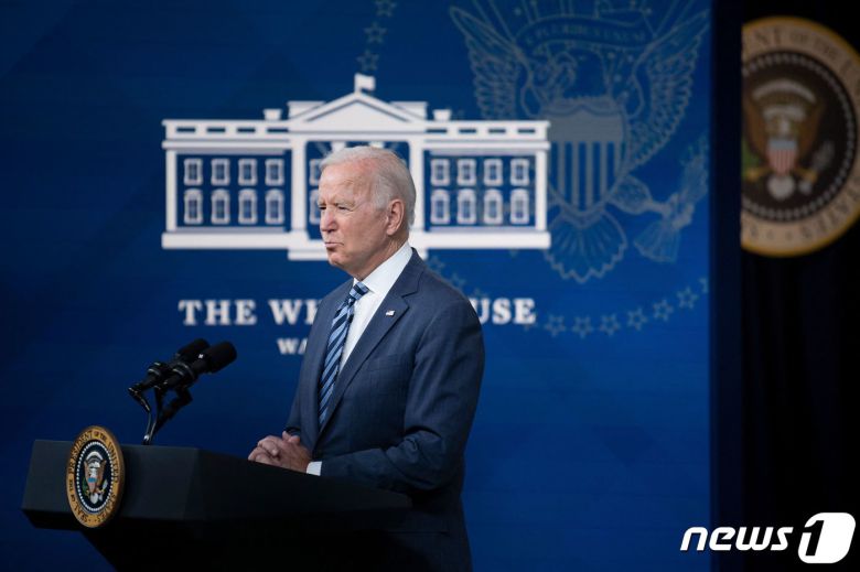 조 바이든 미국 대통령이 2일(현지시간) 백악관에서 허리케인 아이다 피해 상황과 관련해 발언하고 있다. © AFP=뉴스1