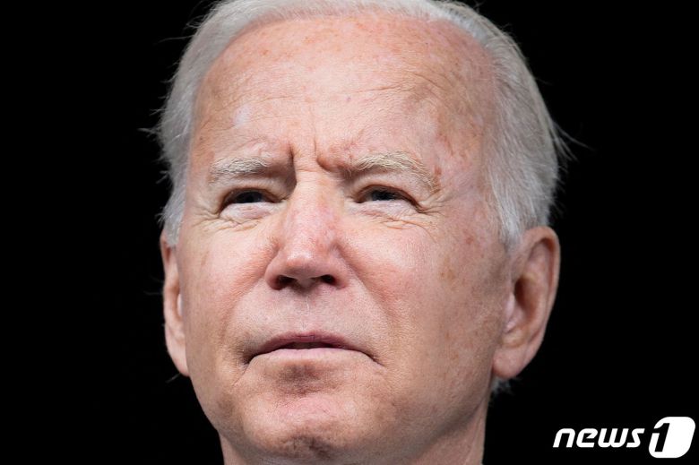 조 바이든 미국 대통령이 2일(현지시간) 백악관에서 허리케인 아이다 피해 상황과 관련해 발언하고 있다. © AFP=뉴스1