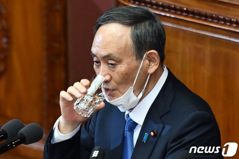 스가 요시히데 일본 총리. © AFP=뉴스1