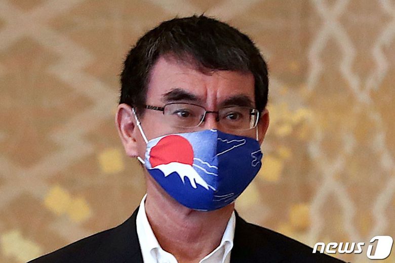 고노 다로 일본 행정개혁 담당상 © AFP=뉴스1