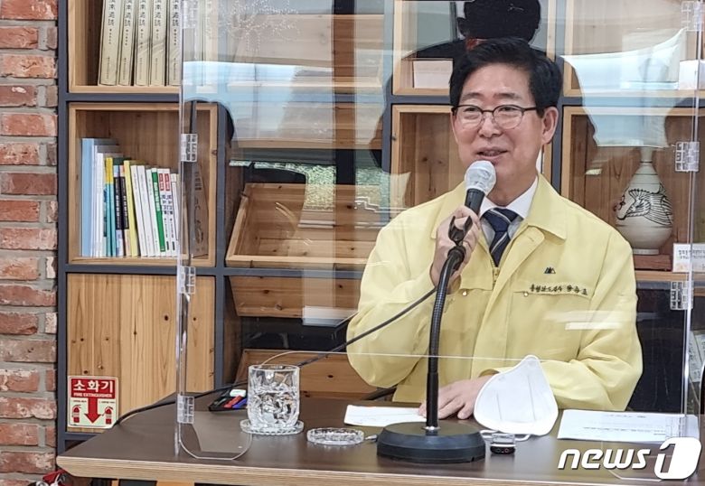 양승조 충남지사가 지난 15일 도청 프레스센터에서 기자간담회를 하고 있다.© 뉴스1 최현구 기자