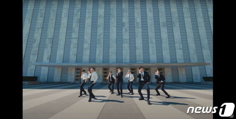 그룹 방탄소년단(BTS)이 뉴욕 유엔본부에서 열린 제76차 유엔 총회 SDG Moment(지속가능발전목표 고위급회의) 개회 세션에서 공개한 '퍼미션 투 댄스'(Permission to Dance) 퍼포먼스 영상. (UN 유튜브 캡쳐) © 뉴스1