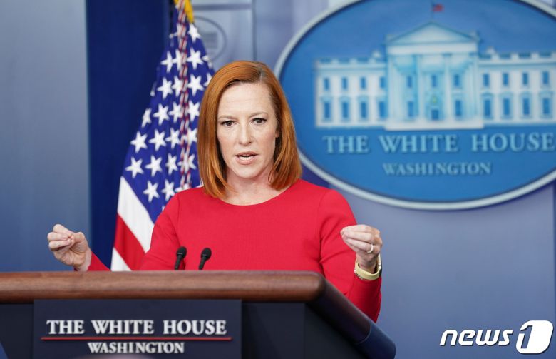 젠 사키 백악관 대변인이 28일(현지시간) 기자회견을 하고 있다. © 로이터=뉴스1