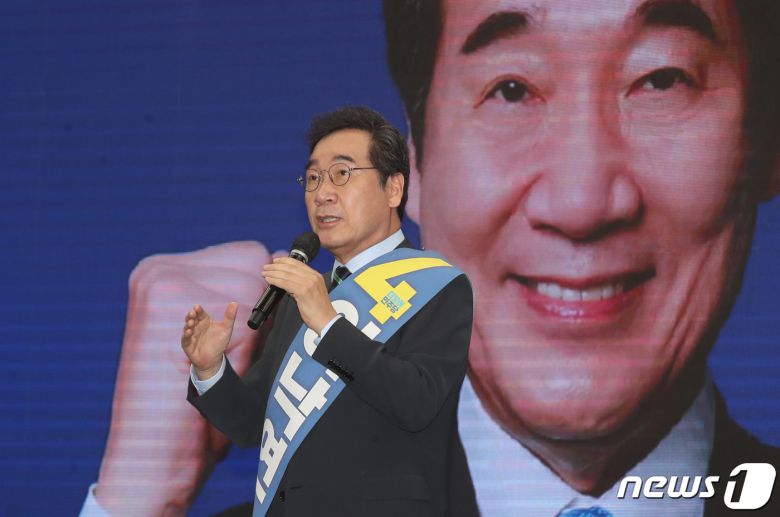 이낙연 더불어민주당 대선 경선 후보가 2일 오후 부산 동구 부산국제여객선터미널 켄벤션 센터에서 열린 '부울경 합동연설회'에서 정견발표를 하고 있다. 2021.10.2/뉴스1 © News1 여주연 기자