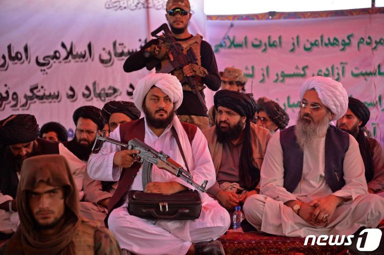 2021년 10월 3일(현지시간) 아프가니스탄을 장악한 뒤 탈레반이 카불에서 개최한 첫 대규모 지지자 야외 집회서 관리와 사령관들이 참석을 하고 있다. © AFP=뉴스1 © News1 우동명 기자