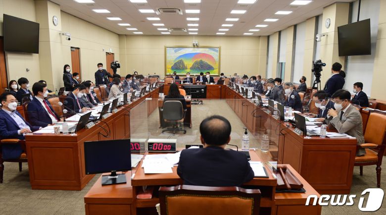 7일 서울 여의도 국회에서 정무위원회의 금융감독원에 대한 국정감사가 열리고 있다. 2021.10.7/뉴스1 © News1 구윤성 기자