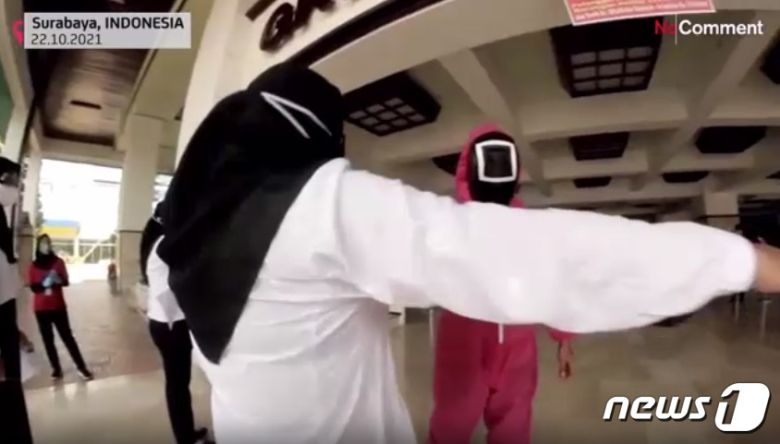 보안체크를 하고 있는 모습 - 유튜브 갈무리