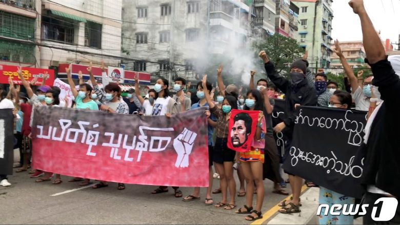 미얀마 최대 도시 양곤에서 2021년 6월 4일 군부 쿠데타에 항의하는 시위가 열린 모습. © 로이터=뉴스1 © News1 최서윤 기자