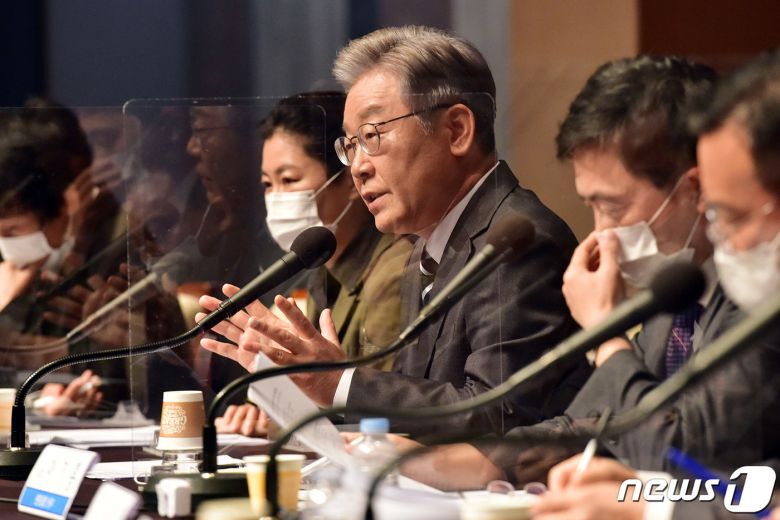 이재명 더불어민주당 대선후보가 10일 서울 중구 한국프레스센터에서 열린 관훈클럽 초청 토론회에서 기조연설을 하고 있다. 2021.11.10/뉴스1 © News1 국회사진취재단