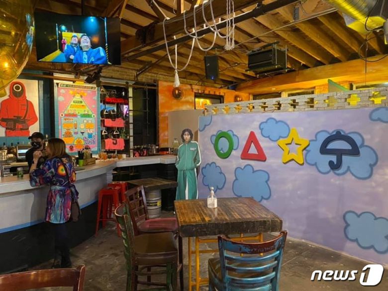 시카고 시내 대표 팝업 바인 리플레이 링컨 파크가 이달 28일까지 ‘오징어게임’을 테마로 한 특별 이벤트를 개최한다. 게임도 즐기고, 한국 DJ 초청, 오징어게임 의상쇼 등도 함께 마련된다. © 리플레이 링컨 파크