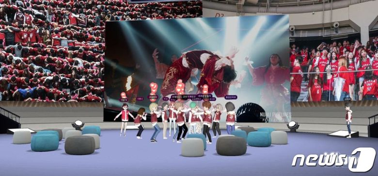 SK텔레콤은 고려대학교와 협력해 17일 오후 6시부터 9시까지 고려대학교 화정체육관에서 열리는 2021년 고려대학교 하반기 응원 오리엔테이션 ‘고려대학교에 응원을 더하다’ 행사를 SKT 메타버스 서비스 이프랜드를 통해 진행한다. 사진은 이프랜드에 아바타로 참석한 고려대 학생들이 응원을 즐기는 모습. (SK텔레콤 제공) 2021.11.17/뉴스1