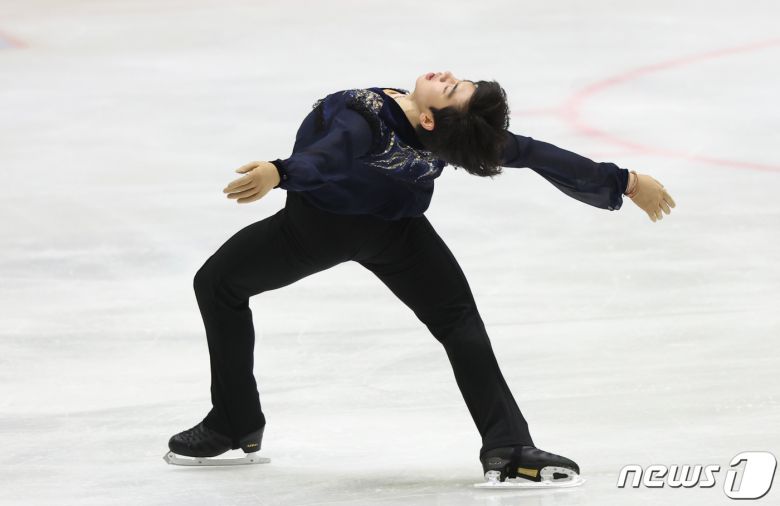 5일 경기도 의정부실내빙상장에서 열린 2021 KB금융 전국남녀 피겨스케이팅 회장배 랭킹대회 남자싱글 프리스케이팅에서 차준환이 멋진 연기를 펼치고 있다. 2021.12.5/뉴스1 © News1 박지혜 기자