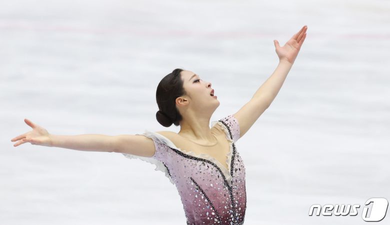 5일 경기도 의정부실내빙상장에서 열린 2021 KB금융 전국남녀 피겨스케이팅 회장배 랭킹대회 여자싱글 프리스케이팅에서 유영이 멋진 연기를 펼치고 있다. 2021.12.5/뉴스1 © News1 박지혜 기자