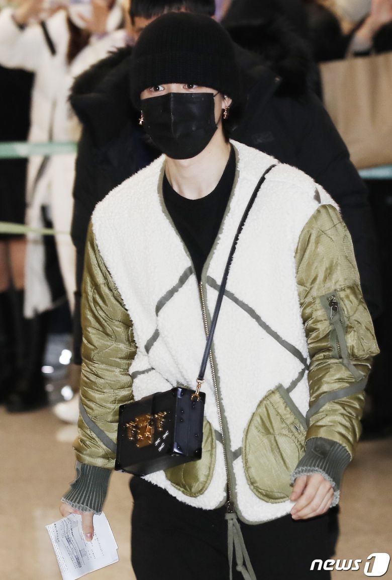 방탄소년단(BTS) 지민이 6일 새벽 LA콘서트를 성황리에 마치고 인천국제공항을 통해 입국하고 있다. © News1 권현진 기자