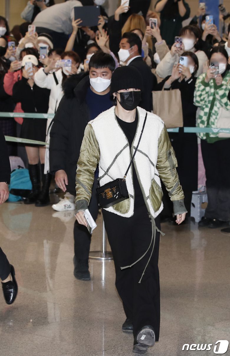 방탄소년단(BTS) 지민이 6일 새벽 LA콘서트를 성황리에 마치고 인천국제공항을 통해 입국하고 있다. © News1 권현진 기자