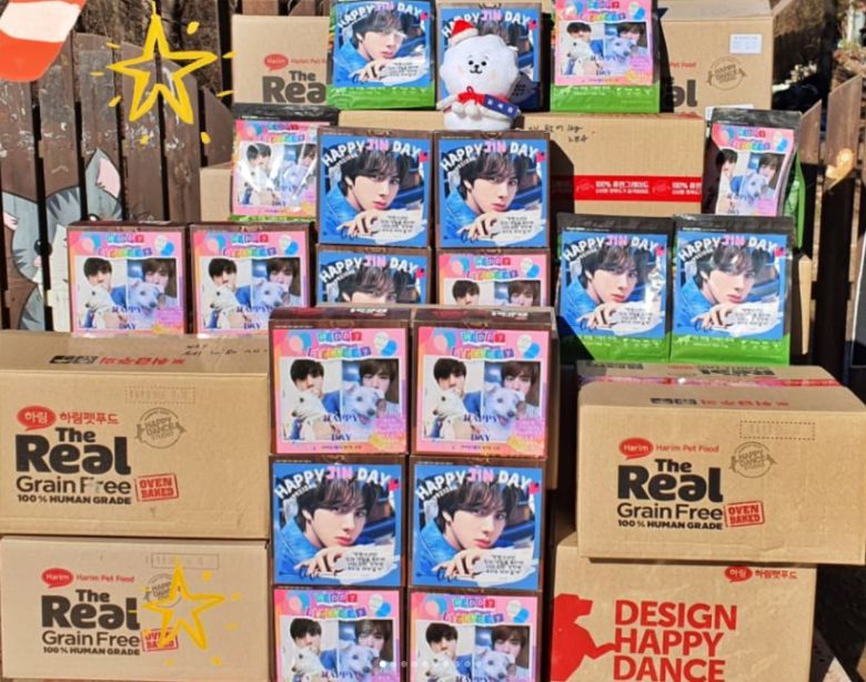 방탄소년단 진의 팬들과 하림펫푸드는 3일 동물보호소에 사료를 기부했다.(사진 코리안독스 인스타그램) © 뉴스1