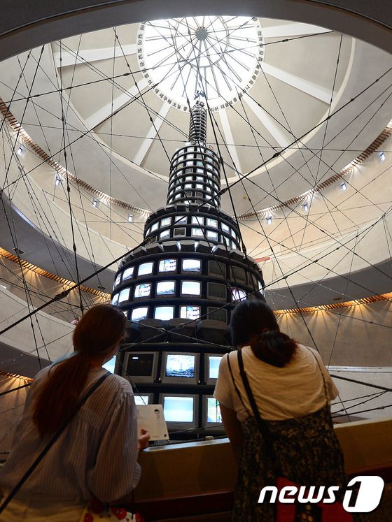 백남준의 '다다익선' © News1 DB 박세연 기자