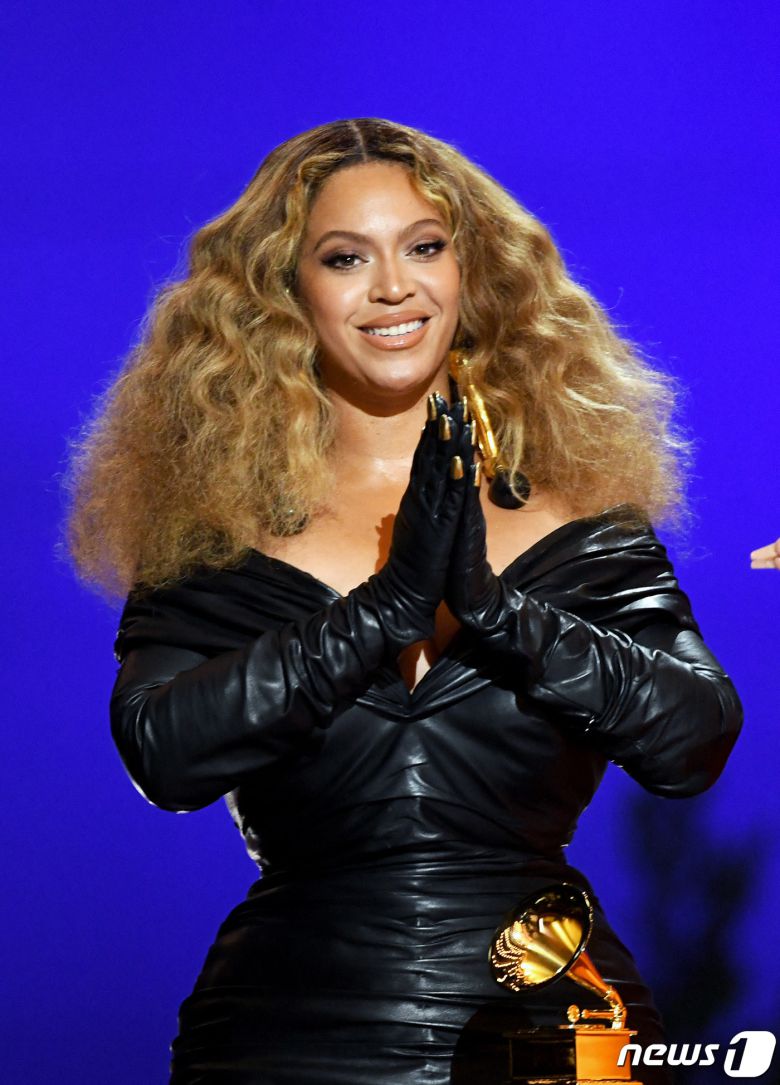슈퍼스타 비욘세가 2021년 3월 14일(현지시간) 캘리포니아 로스앤젤레스 컨벤션센터에서 열린 제63회 그래미 시상식에서 최우수 랩 퍼포먼스상을 수상하고 있다. © AFP=뉴스1 © News1 김지현 기자
