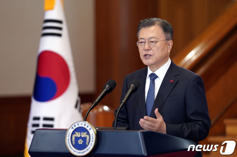 문재인 대통령이 3일 오전 청와대에서 2022년 임인년 신년사를 하고 있다. 2022.1.3/뉴스1 © News1 이광호 기자