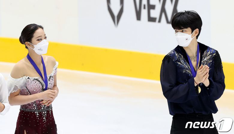 2022 베이징 동계올림픽 1차 선발전 남녀 1위를 차지한 차준환(오른쪽)과 유영. /뉴스1 © News1 박지혜 기자