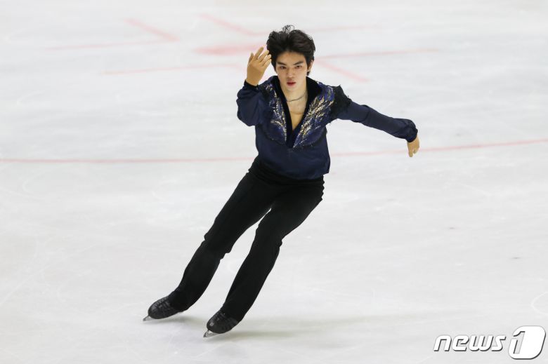 9일 경기 의정부실내빙상장에서 열린 KB금융 코리아 피겨스케이팅 챔피언십 2022(제76회 전국남녀 피겨스케이팅 종합선수권대회)에서 차준환(고려대)이 프리 스케이팅을 펼치고 있다. 2022.1.9/뉴스1 © News1 안은나 기자