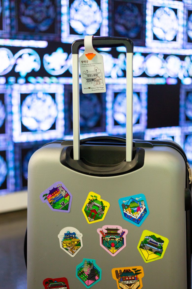 캐리어(여행용 가방) 스티커. 문화재청 제공