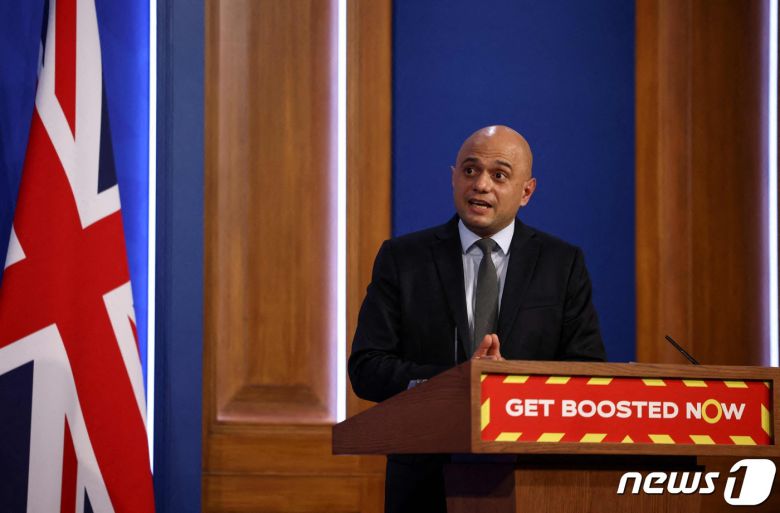 19일(현지시간) 영국 런던 소재 다우닝가 브리핑룸에서 사지드 자비드 보건부 장관이 신종 코로나바이러스 감염증 방역 완화 대책에 대해 발언하고 있다. 2022.01.19 © AFP=뉴스1