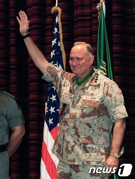 1991년 당시 걸프전의 영웅이라고 불렸던 노먼 슈워츠코프 장군 ©AFP=News1