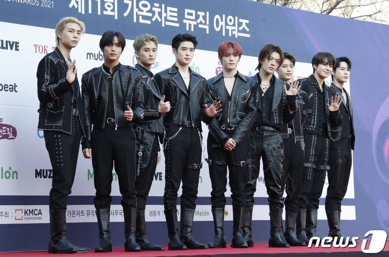 NCT127이 27일 오후 서울 잠실 실내체육관에서 진행된 ‘제11회 가온차트 뮤직 어워즈’에 참석해 포즈를 취하고 있다. 2022.1.27/뉴스1 © News1 권현진 기자