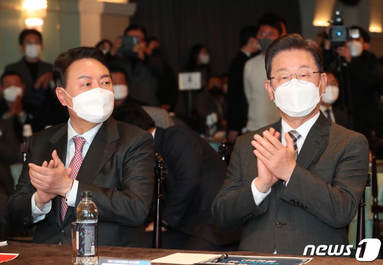 이재명 더불어민주당 대선 후보와 윤석열 국민의힘 대선 후보. 2022.1.18/뉴스1 © News1 오대일 기자