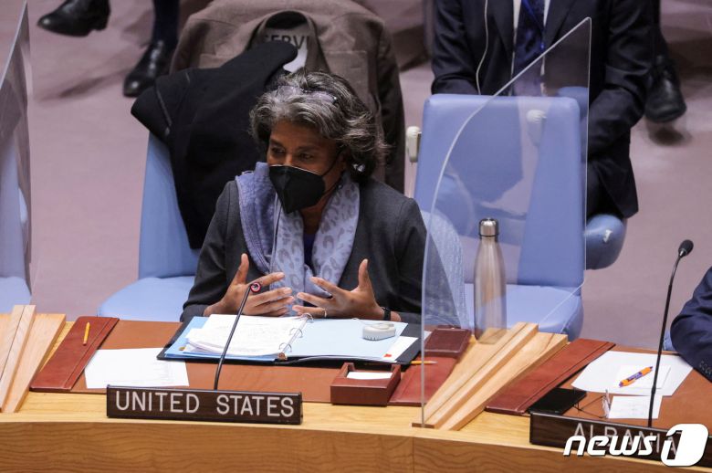 린다 토머스-그린필드 유엔주재 미국대사가 2022년 1월31일(현지시간) 미국 뉴욕 맨해튼 유엔본부에서 열린 러시아와 우크라이나 사태 관련 유엔 안전보장이사회 회의에 참석하고 있다. © 로이터=뉴스1 © News1 김현 특파원