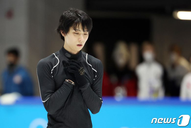 일본의 하뉴 유즈루가 7일 중국 베이징 캐피탈 실내경기장 인근 피겨스케이팅장에서 2022 베이징동계올림픽 남자 싱글 쇼트프로그램 출전을 앞두고 연기를 펼치고 있다. 2022.2.7/뉴스1 © News1 박지혜 기자