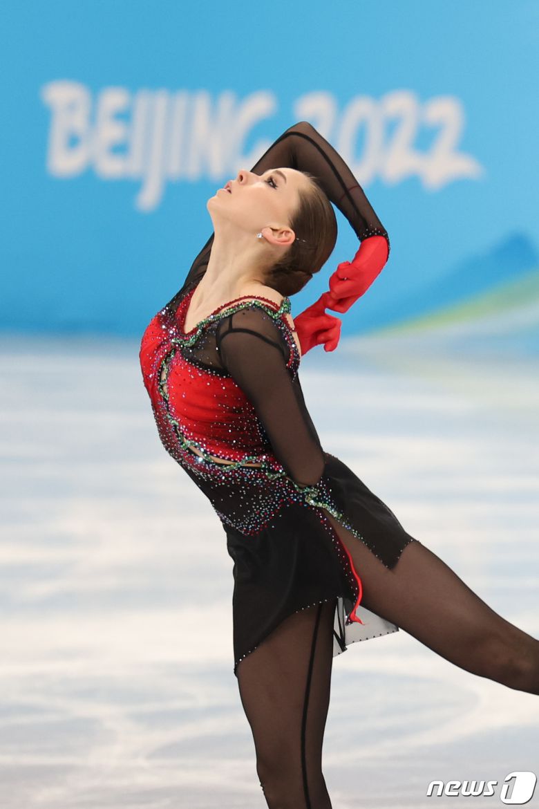 7일 중국 베이징 수도실내체육관에서 열린 2022 베이징 동계올림픽 피겨 팀이벤트 여자 싱글 프리스케이팅에서 러시아의 카밀라 발리예바(Kamila Valieva)가 연기를 펼치고 있다. 2022.2.7/뉴스1 © News1 안은나 기자