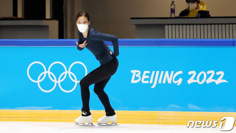 2022 베이징 동계올림픽 피겨스케이팅 여자 싱글 경기에 출전하는 유영이 13일 중국 베이징 캐피털 실내경기장 인근 피겨연습장에서 훈련하고 있다. 2022.2.13/뉴스1 © News1 박지혜 기자