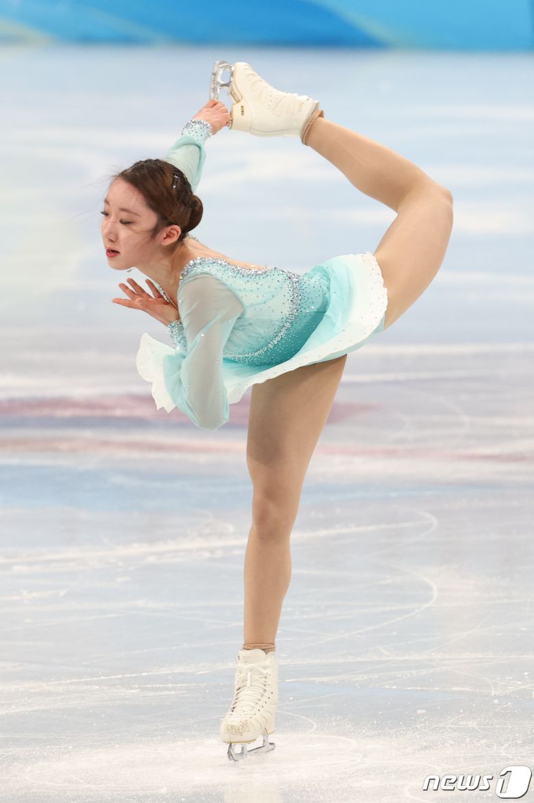 김예림이 15일 오후 중국 베이징 수도실내체육관에서 열린 2022 베이징 동계올림픽 피겨 여자 싱글 쇼트프로그램 경기에 참가해 프란츠 리스트(Franz Liszt)의 '사랑의 꿈(Liebestraum)' 음악에 맞춰 연기를 펼치고 있다. 김예림은 쇼트프로그램에서 67.78점을 기록했다. 2022.2.15/뉴스1 © News1 안은나 기자