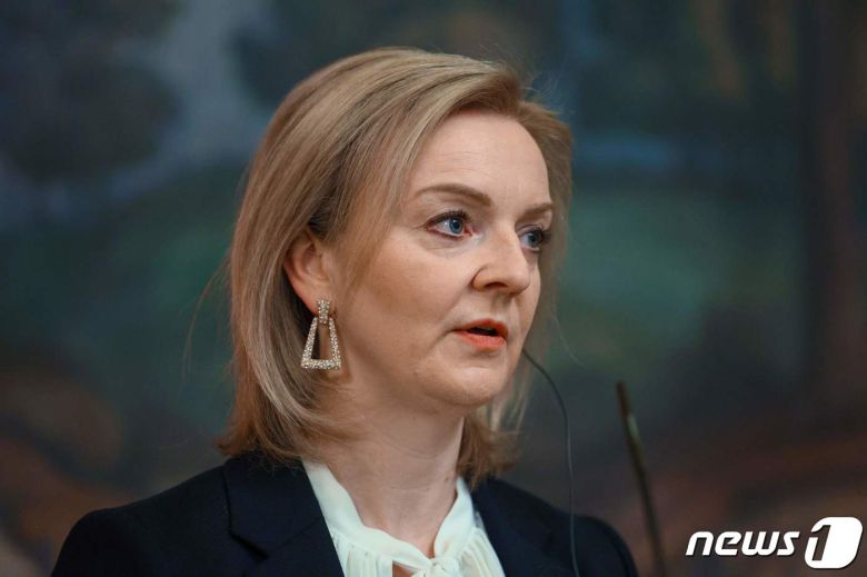리즈 트러스 영국 외무장관이 2월 10일(현지시간) 모스크바에서 기자회견을 진행하고 있다. © AFP=뉴스1 © News1 김지현 기자