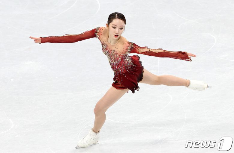 김예림이 17일 오후 중국 베이징 수도실내체육관에서 열린 2022 베이징 동계올림픽 피겨 여자 싱글 프리스케이팅 경기에 참가해 푸치니 오페라 투란도트 바이올린 판타지 음악에 맞춰 연기를 펼치고 있다. 2022.2.17/뉴스1 © News1 박지혜 기자