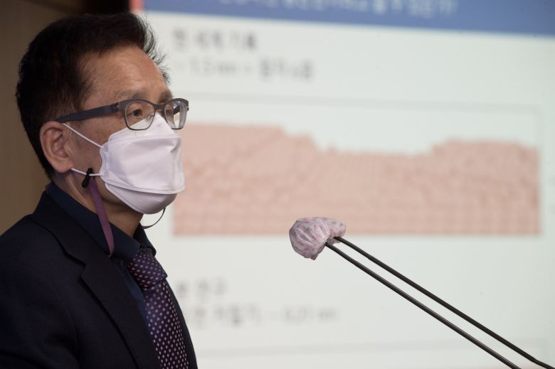 정세영 부산대학교 교수가 15일 오전 세종특별자치시 세종파이낸스센터 과기정통부 기자실에서 '구리 산화의 작동 원리에 대한 연구성과' 관련 브리핑을 하고 있다. (과학기술정보통신부 제공) 2022.03.16 /뉴스1