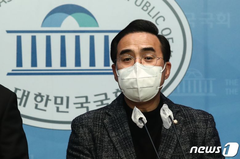 박홍근 더불어민주당 원내대표가 27일 국회 소통관에서 원내대변인단을 발표하고 있다. 2022.3.27/뉴스1 © News1 허경 기자