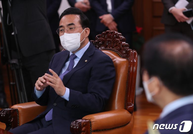 박홍근 더불어민주당 원내대표가 30일 오전 서울 여의도 국회의장실에서 열린 여야 원내대표 회동에서 발언하고 있다. 2022.3.30/뉴스1 © News1 허경 기자