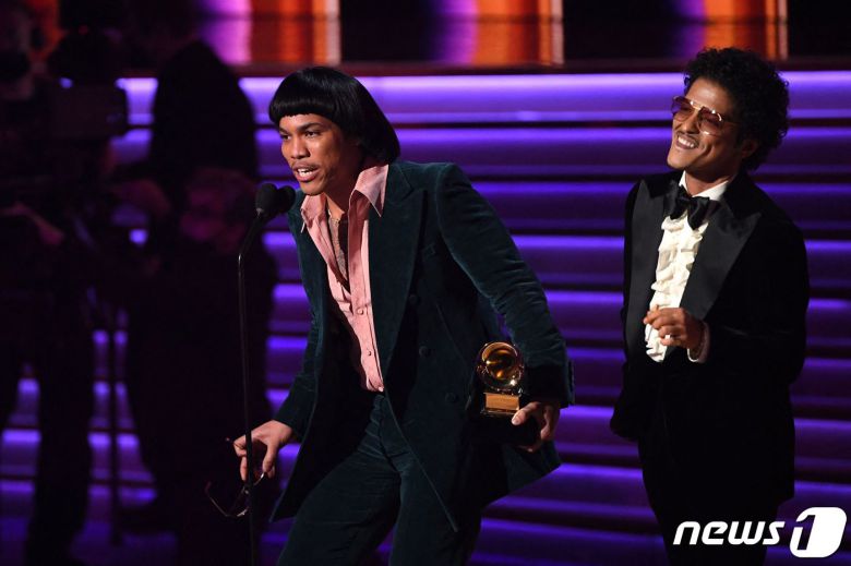 실크 소닉 앤더스 팩(왼쪽), 브루너 마스 © AFP=뉴스1