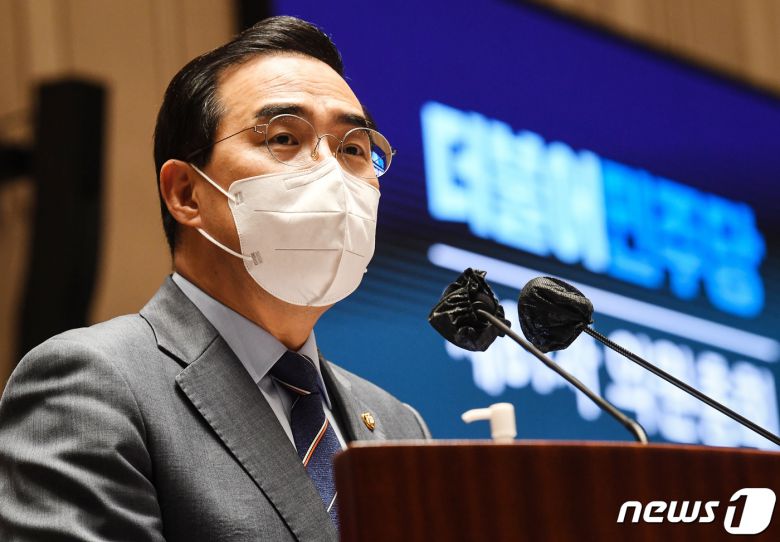 박홍근 더불어민주당 원내대표가 5일 국회에서 열린 의원총회에서 발언을 하고 있다. 2022.4.5/뉴스1 © News1 유승관 기자