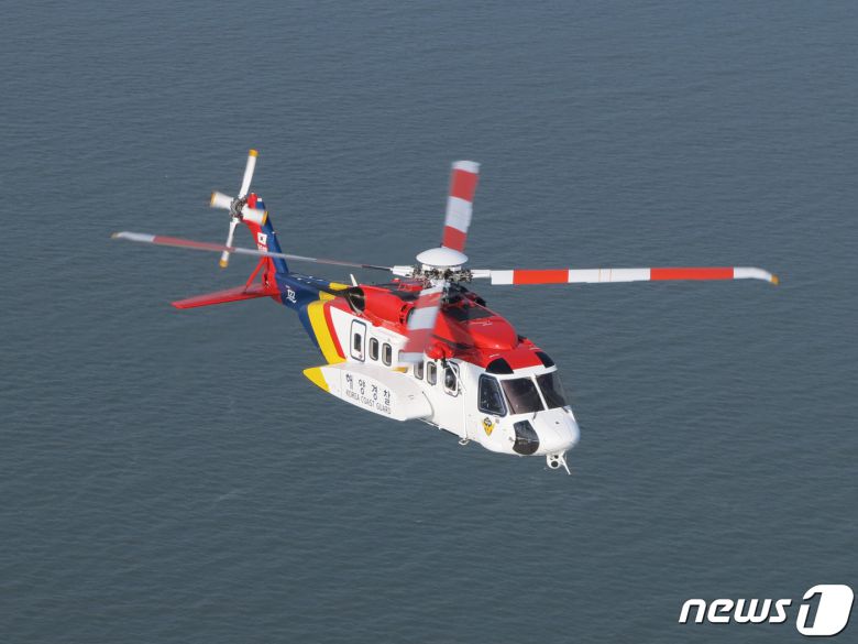 8일 오전 1시32분쯤 제주 서귀포시 대정읍 마라도 남서쪽 약 370㎞ 해상에서 남해지방해양경찰청 항공대 소속 헬기(S-92)가 추락하는 사고가 발생했다. 사진은 추락한 헬기와 같은 기종인 S-92 헬기. (제주지방해양경찰청 제공) 2022.4.8/뉴스1