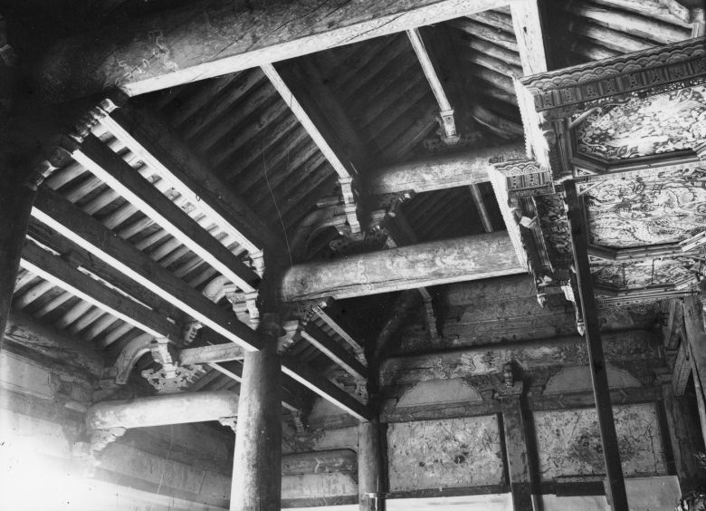 1937년 이전에 촬영한 수미단 위에 봉안된 목조연화대좌. 국립중앙박물관 제공