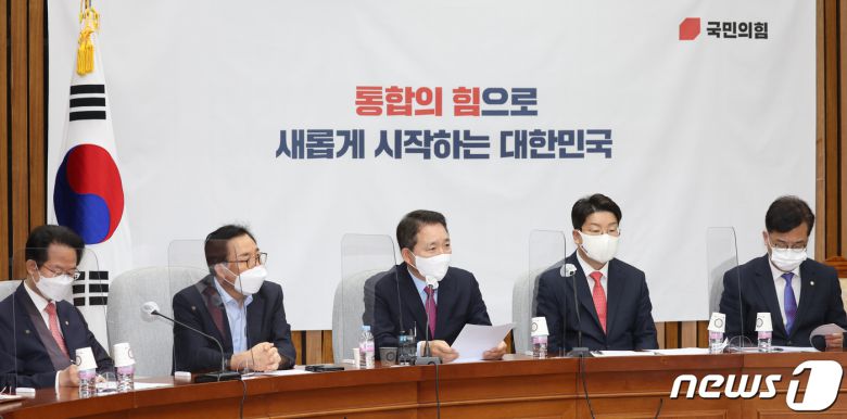 성일종 국민의힘 정책위의장이 12일 서울 여의도 국회에서 열린 원내대책회의에서 발언하고 있다. 2022.4.12/뉴스1 © News1 허경 기자