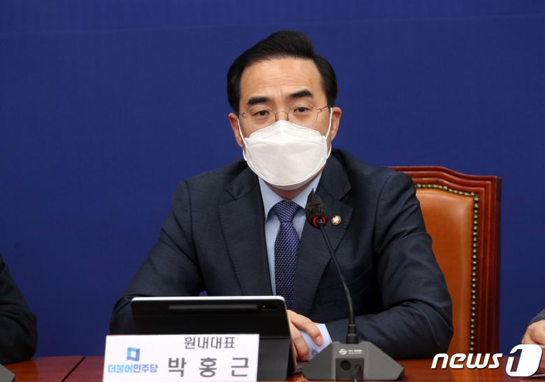 박홍근 더불어민주당 원내대표가 15일 서울 여의도 국회에서 열린 비상대책위원회의에서 발언하고 있다. (공동취재)2022.4.15/뉴스1 © News1 허경 기자