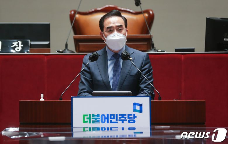 박홍근 더불어민주당 원내대표가 15일 오후 서울 여의도 국회에서 열린 의원총회에서 모두발언을 하고 있다. (공동취재)2022.4.15/뉴스1 © News1 허경 기자