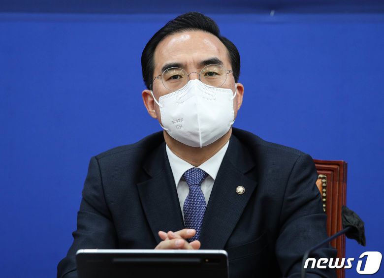 박홍근 더불어민주당 원내대표가 19일 서울 여의도 국회에서 열린 원내대책회의에서 발언하고 있다. (공동취재) 2022.4.19/뉴스1 © News1 유승관 기자