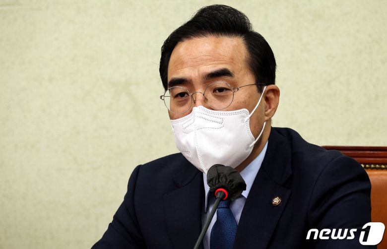 박홍근 더불어민주당 원내대표가 27일 오전 서울 여의도 국회에서 열린 비상대책위원회의에서 모두발언을 하고 있다. (공동취재) 2022.4.27/뉴스1 © News1 유승관 기자