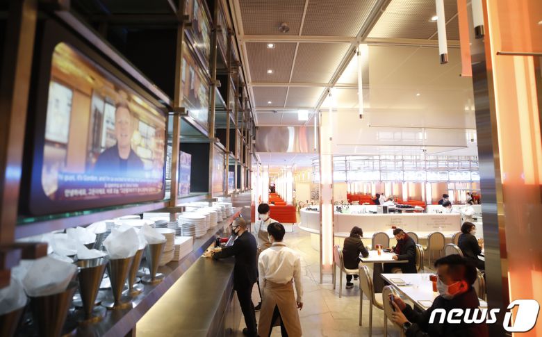 영국 출신 요리사의 햄버거 레스토랑 '고든램지버거' 한국 매장이 지난 1월7일 서울 송파구 잠실 롯데월드몰에서 아시아 최초로 그랜드 오픈했다.. 2022. 1.7/뉴스1 © News1 권현진 기자